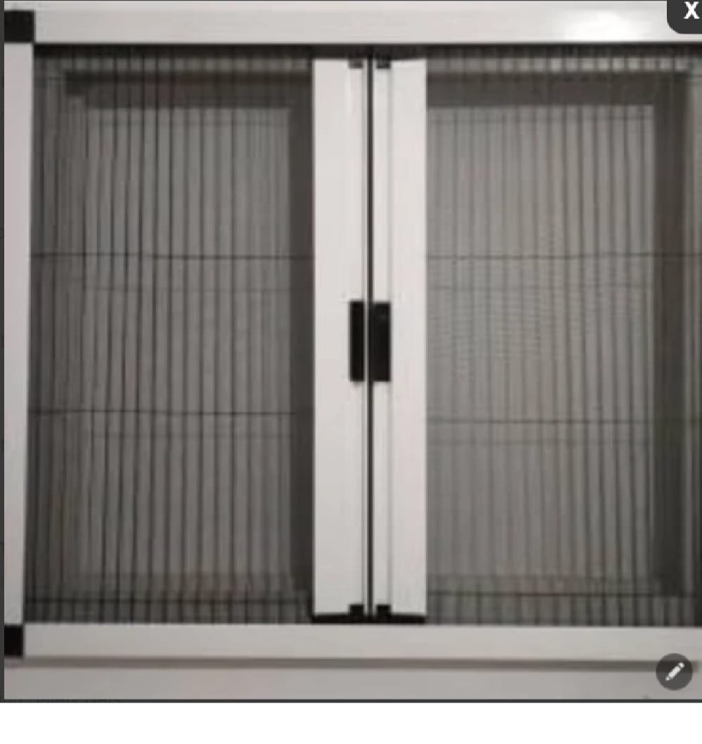 Centre opening pleated net window
